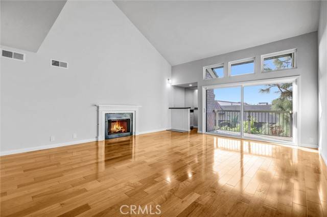 Tarzana, CA 91356,18324 Clark Street #315