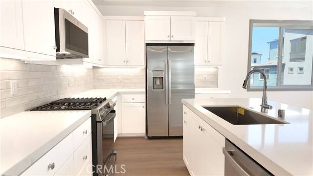 Irvine, CA 92618,470 Lobata