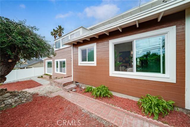 La Crescenta, CA 91214,2423 Rockdell Street