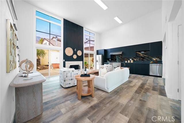 La Crescenta, CA 91214,2423 Rockdell Street