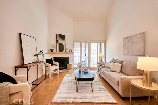 Los Angeles, CA 90042,4280 Via Arbolada #338