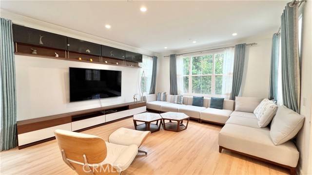Irvine, CA 92620,122 Espina