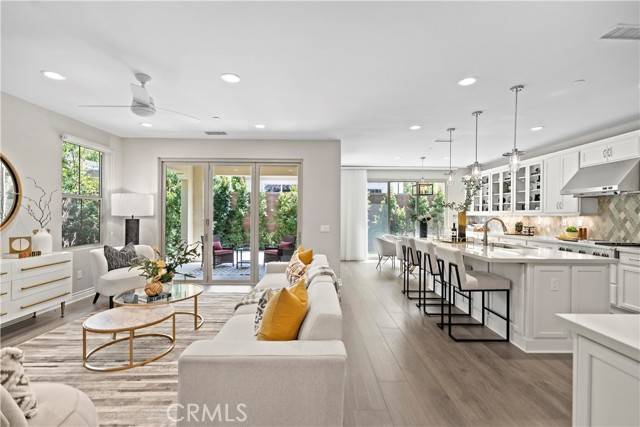 Irvine, CA 92618,206 Phoebe