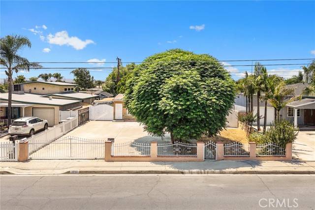 Chino, CA 91710,13162 Oaks Avenue
