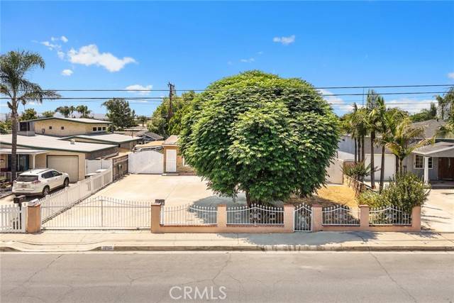 Chino, CA 91710,13162 Oaks Avenue