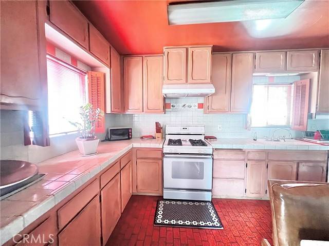 Compton, CA 90220,407 S Northwood Avenue