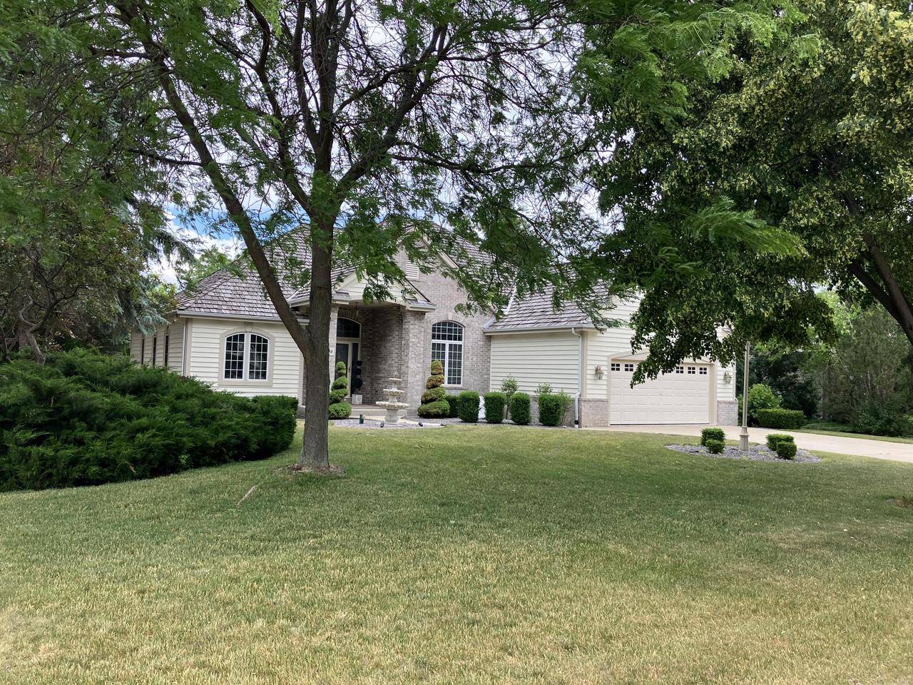 Franklin, WI 53132,8100 S Country Club CIRCLE