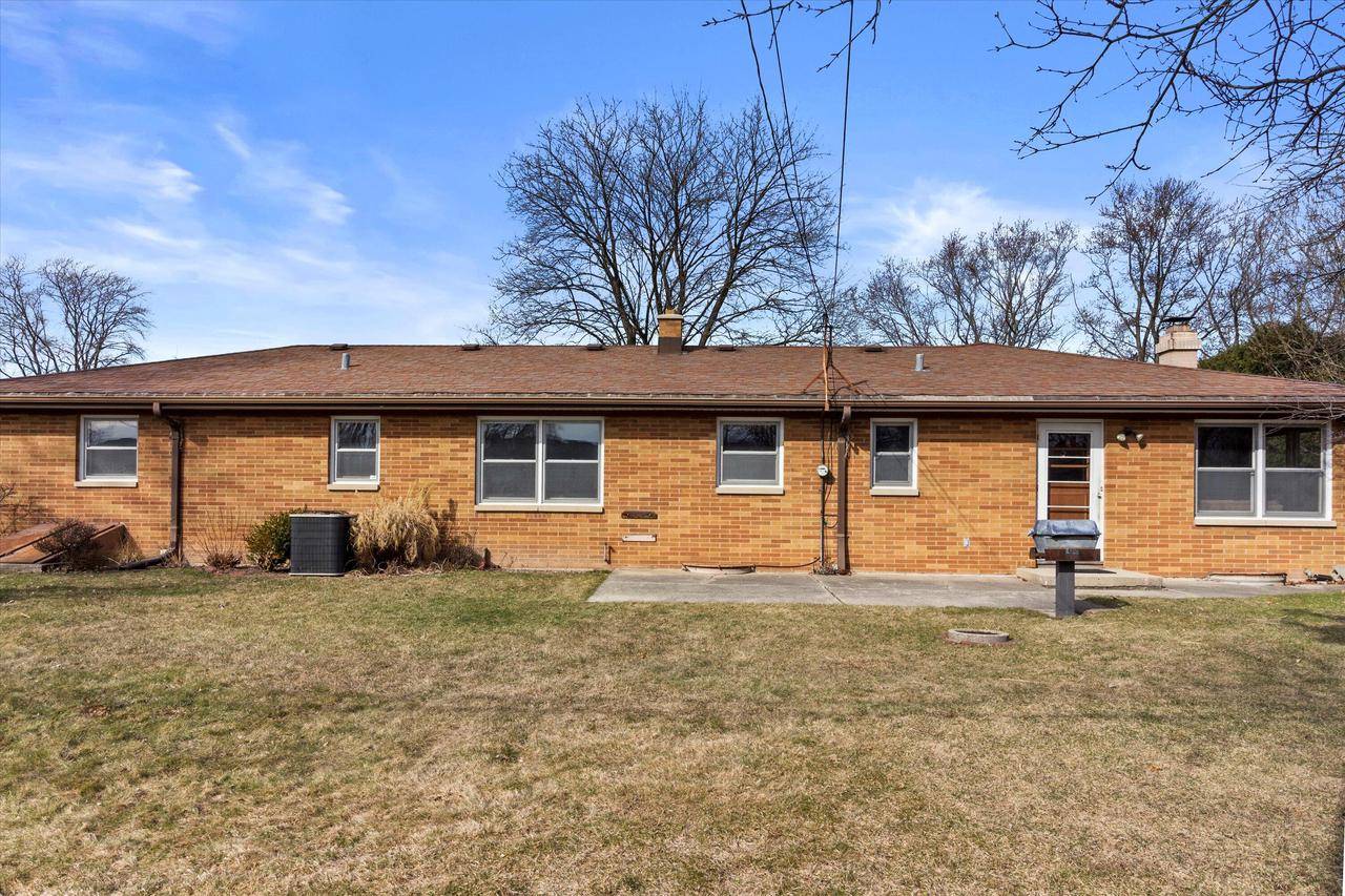 Glendale, WI 53217,325 W Nicolet COURT