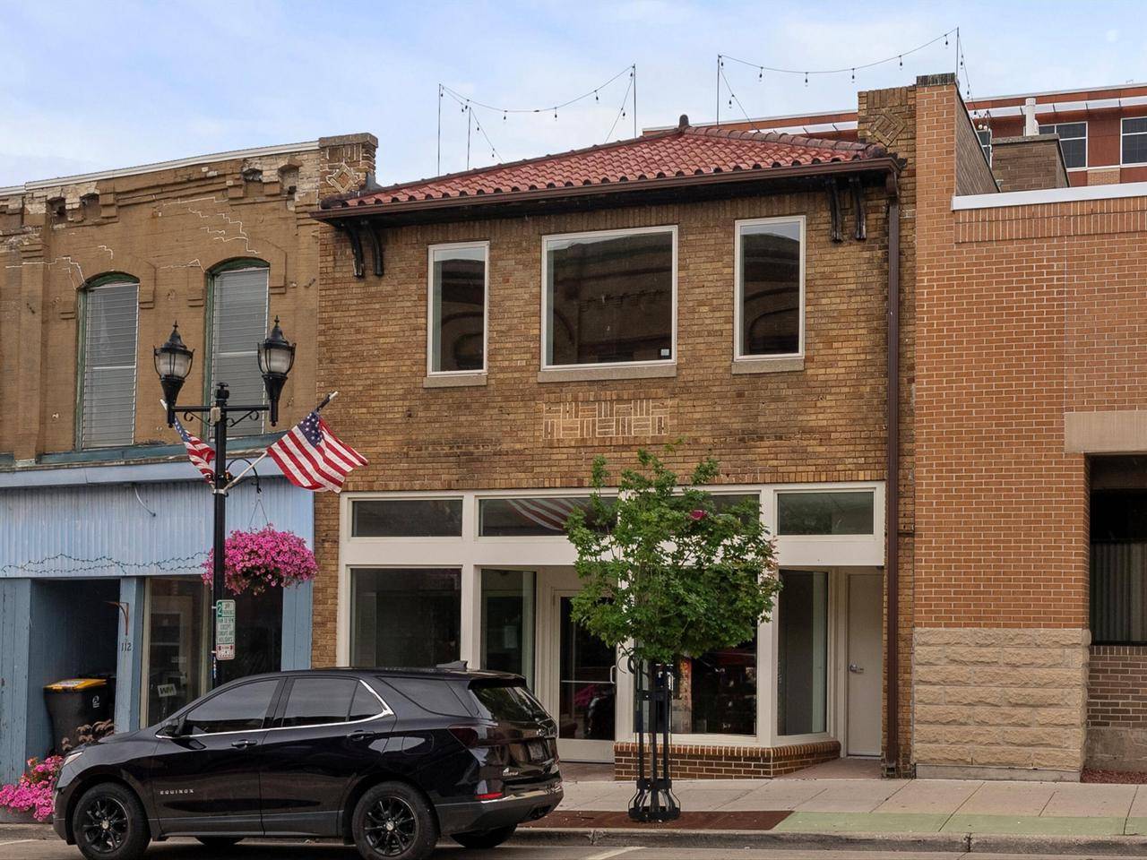 Manitowoc, WI 54220,114 N 8th STREET