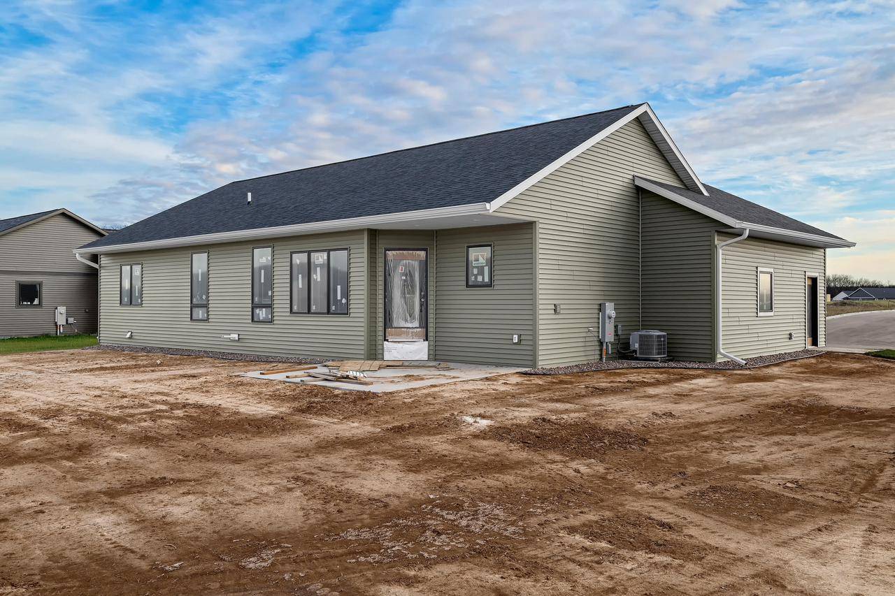 Holmen, WI 54636,633 Boone LANE