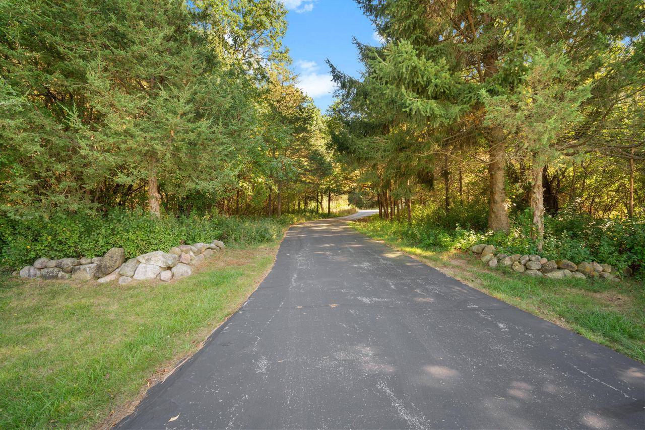 Summit, WI 53066,530 S Wayfare TRAIL