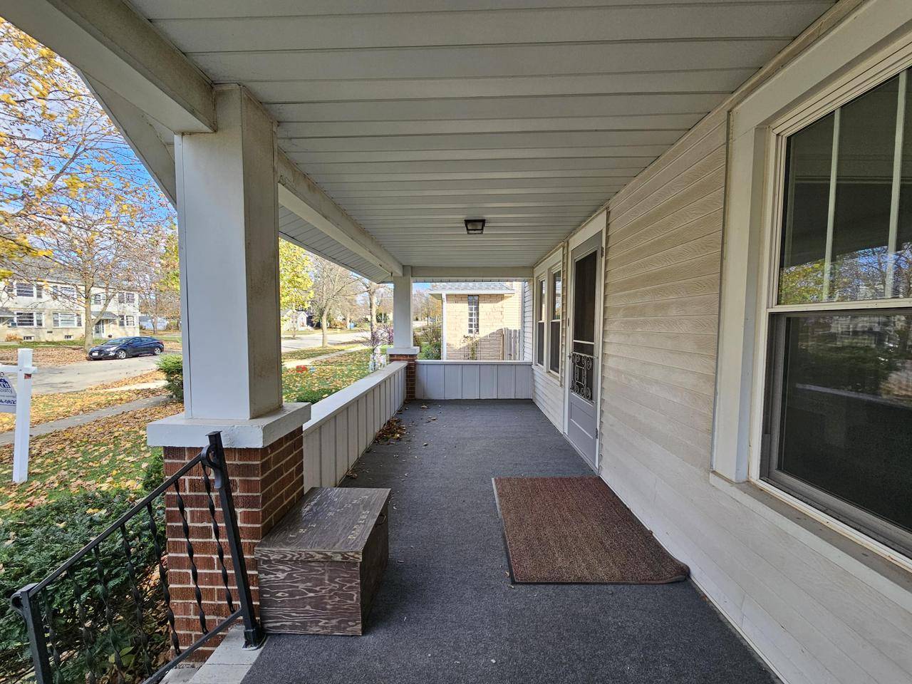 Waukesha, WI 53186,213 W Newhall AVENUE