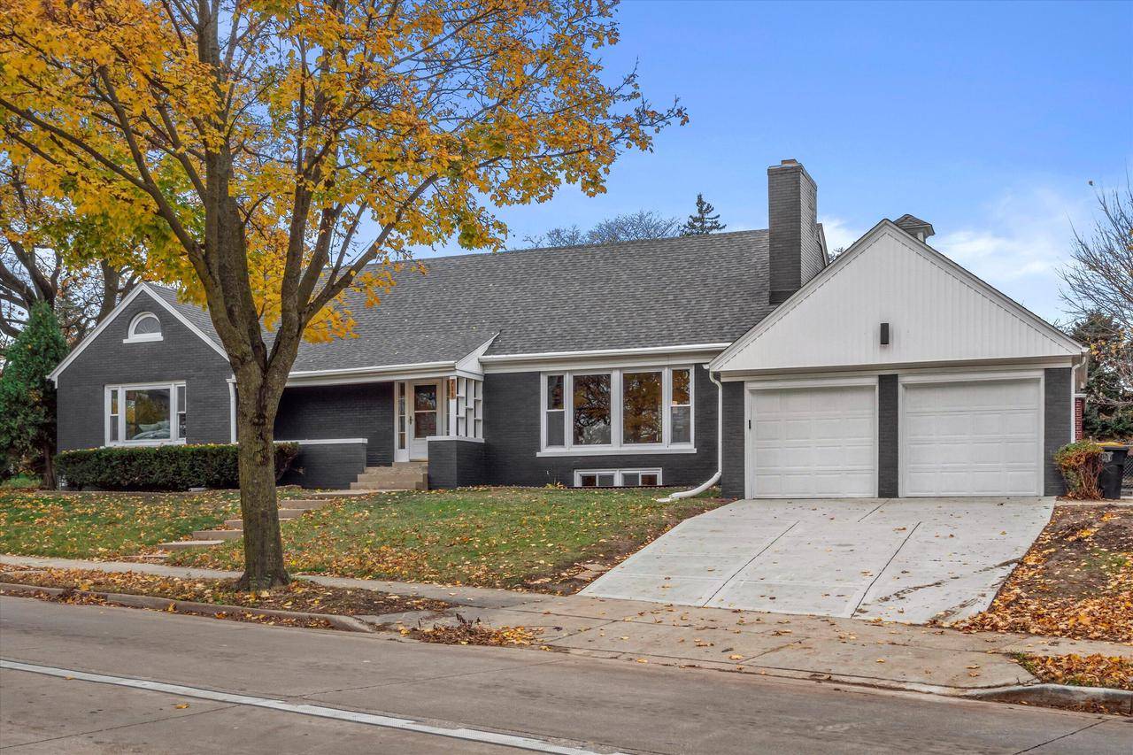 Wauwatosa, WI 53213,711 Glenview AVENUE