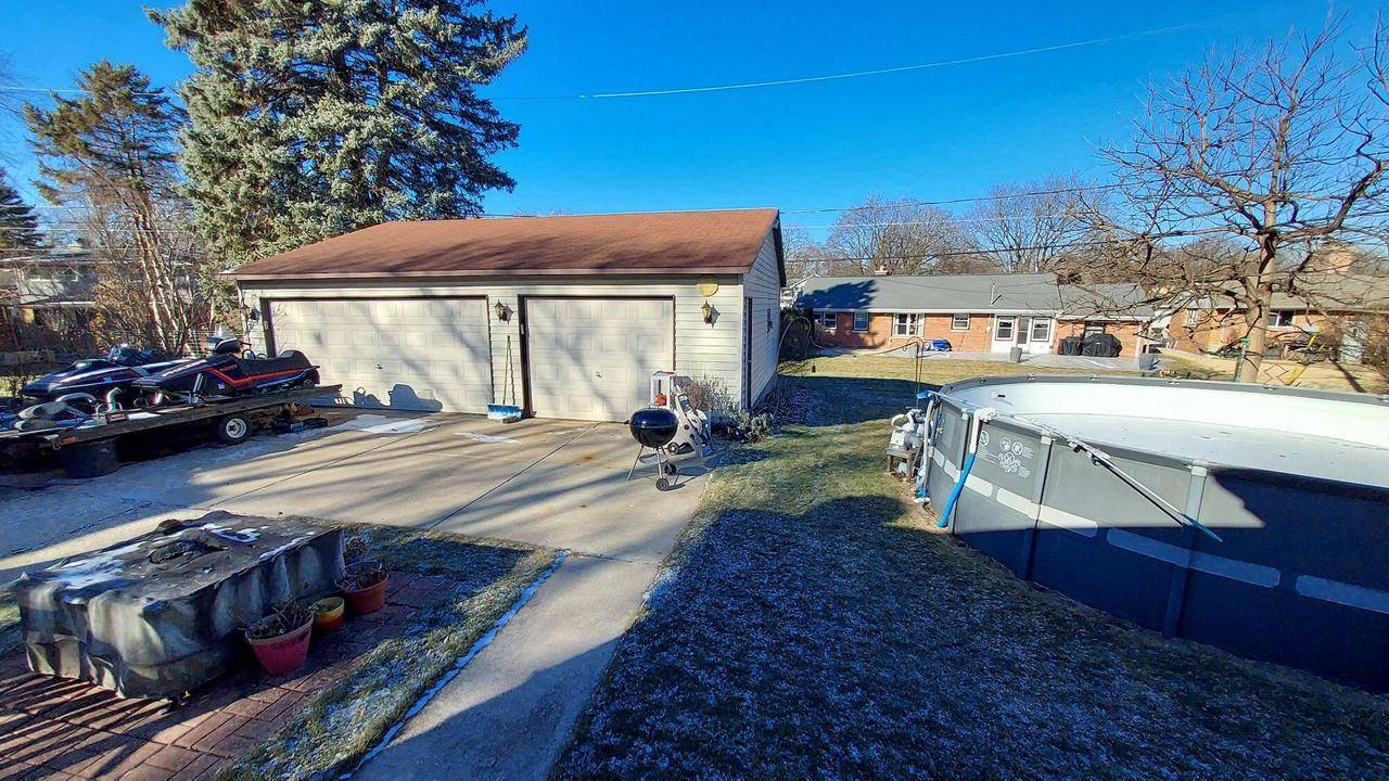 Milwaukee, WI 53219,5528 W Jerelyn PLACE