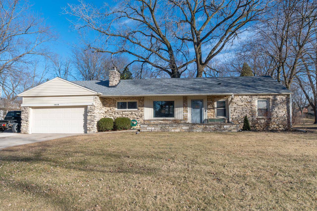 New Berlin, WI 53151,1618 S Clover Knoll PLACE