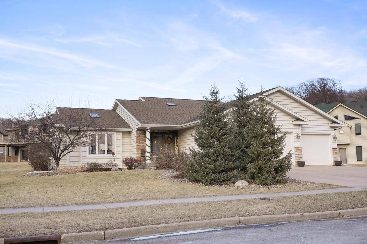 Onalaska, WI 54650,100 Larkspur LANE E