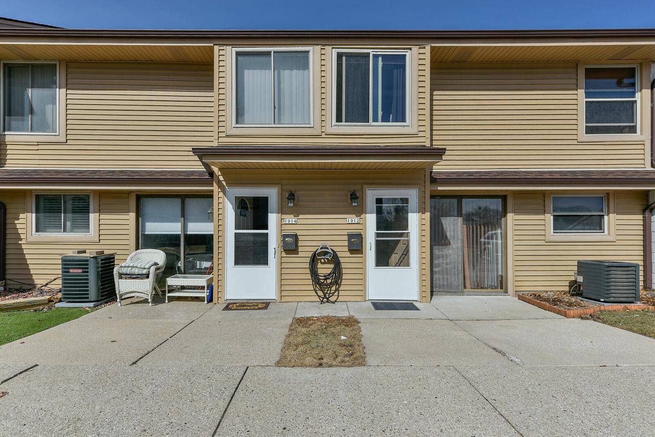Milwaukee, WI 53221,1912 W Salem STREET