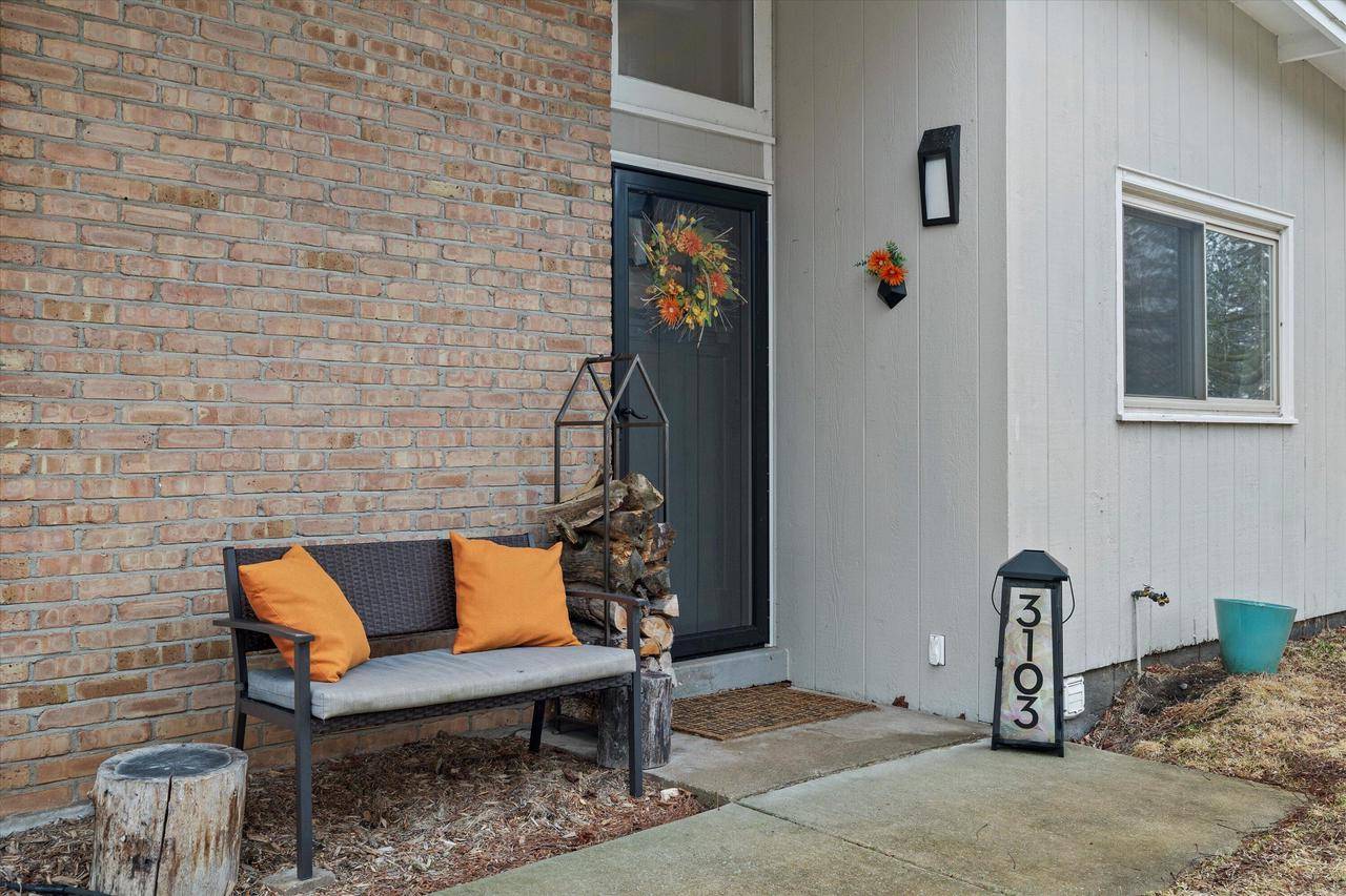 Mequon, WI 53092,3103 W Riverland DRIVE