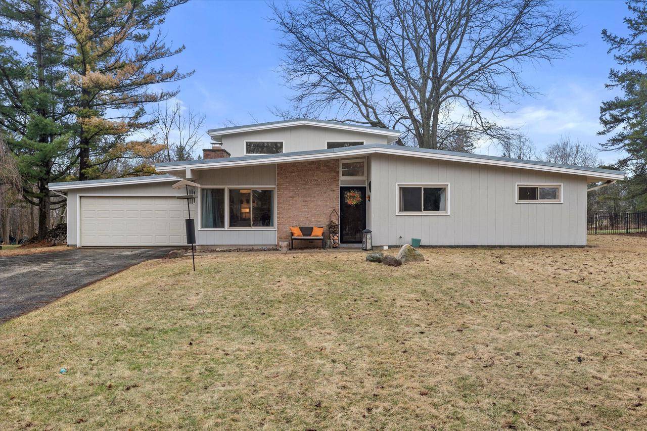 Mequon, WI 53092,3103 W Riverland DRIVE