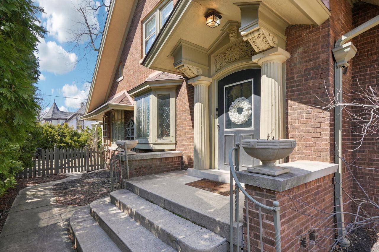 Shorewood, WI 53211,3933 N Stowell AVENUE