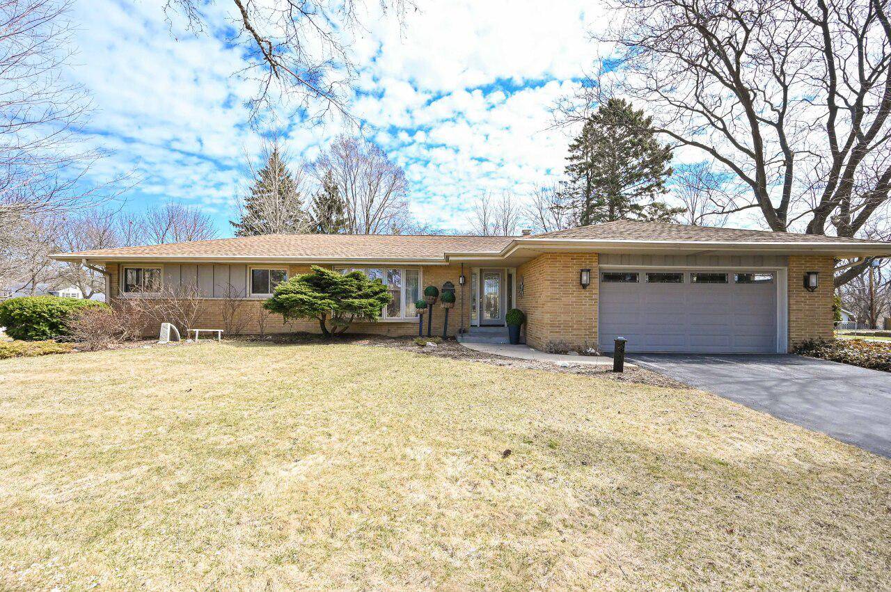 Glendale, WI 53209,6660 N Braeburn LANE