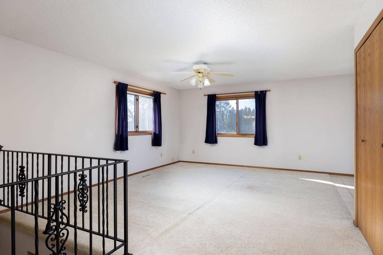 La Crescent, MN 55947,706 12th STREET S