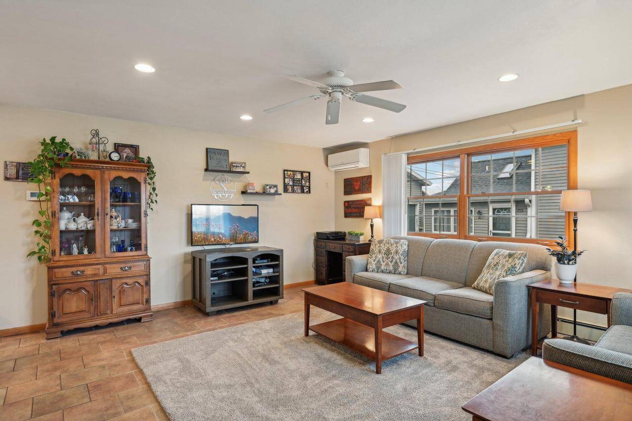 Waupun, WI 53963,633 Pioneer AVENUE