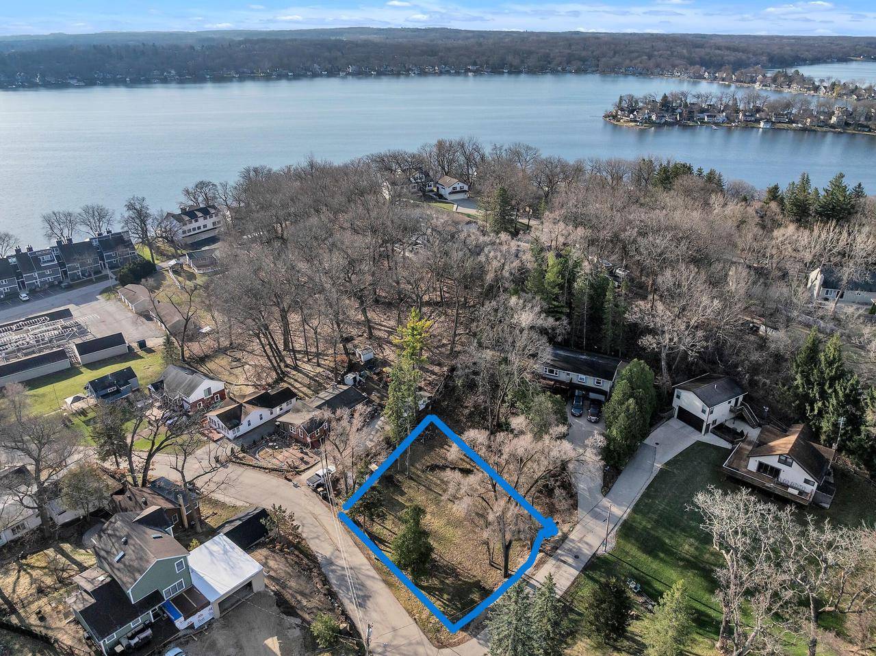 Twin Lakes, WI 53181,343 OAK RIDGE DRIVE