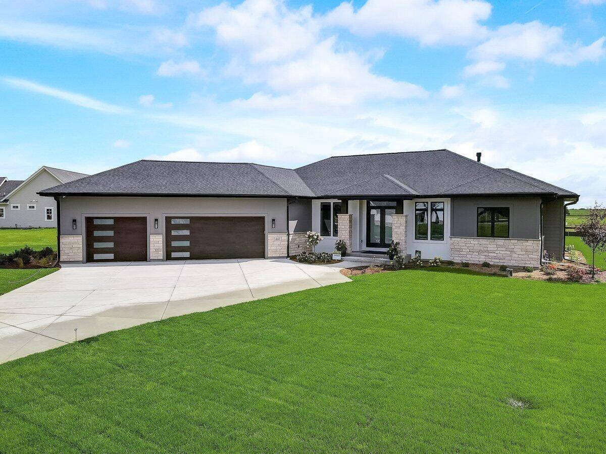 Mequon, WI 53092,12345 N East Shoreland DRIVE