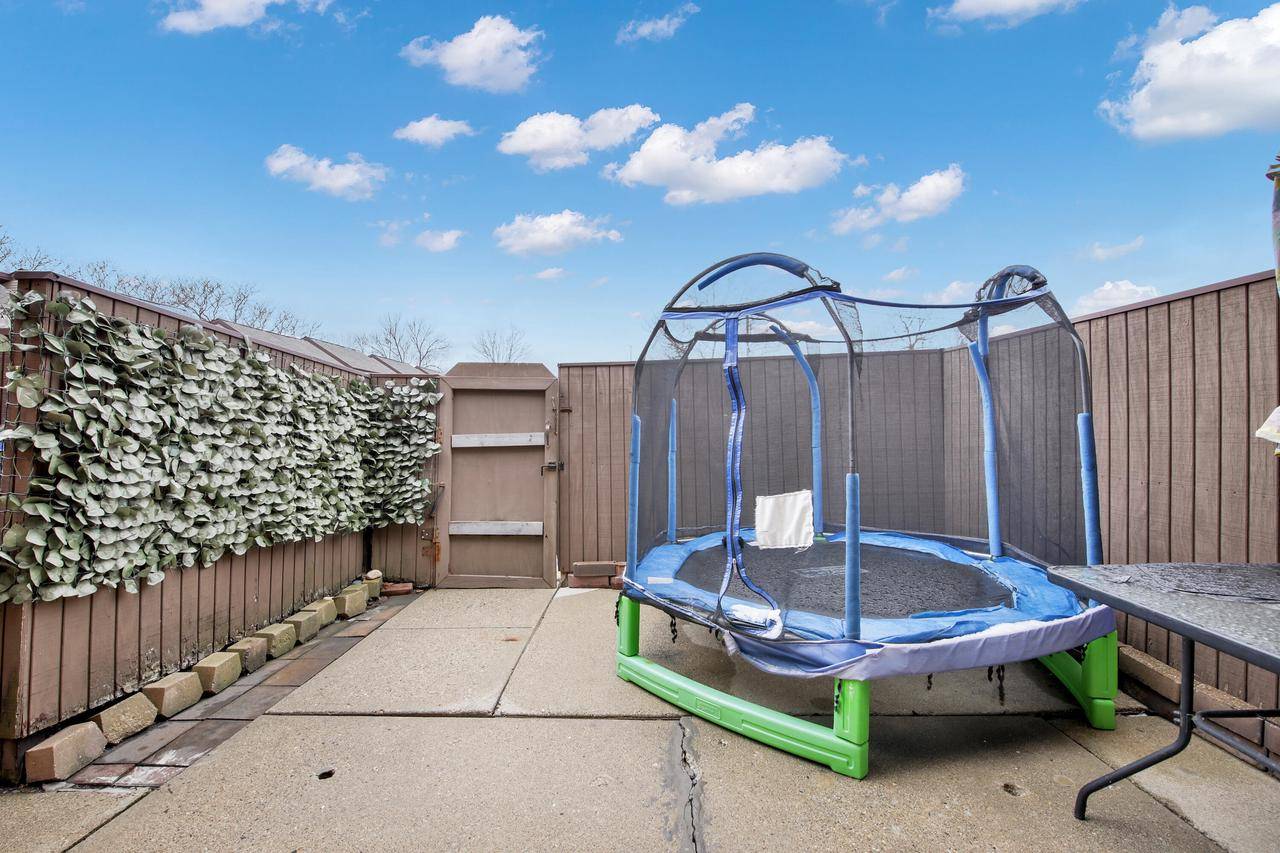 Milwaukee, WI 53221,1641 W Edgerton AVENUE #C
