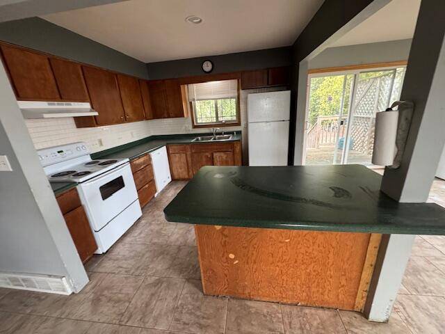 Portage, WI 53901,2406 Woodcrest DRIVE