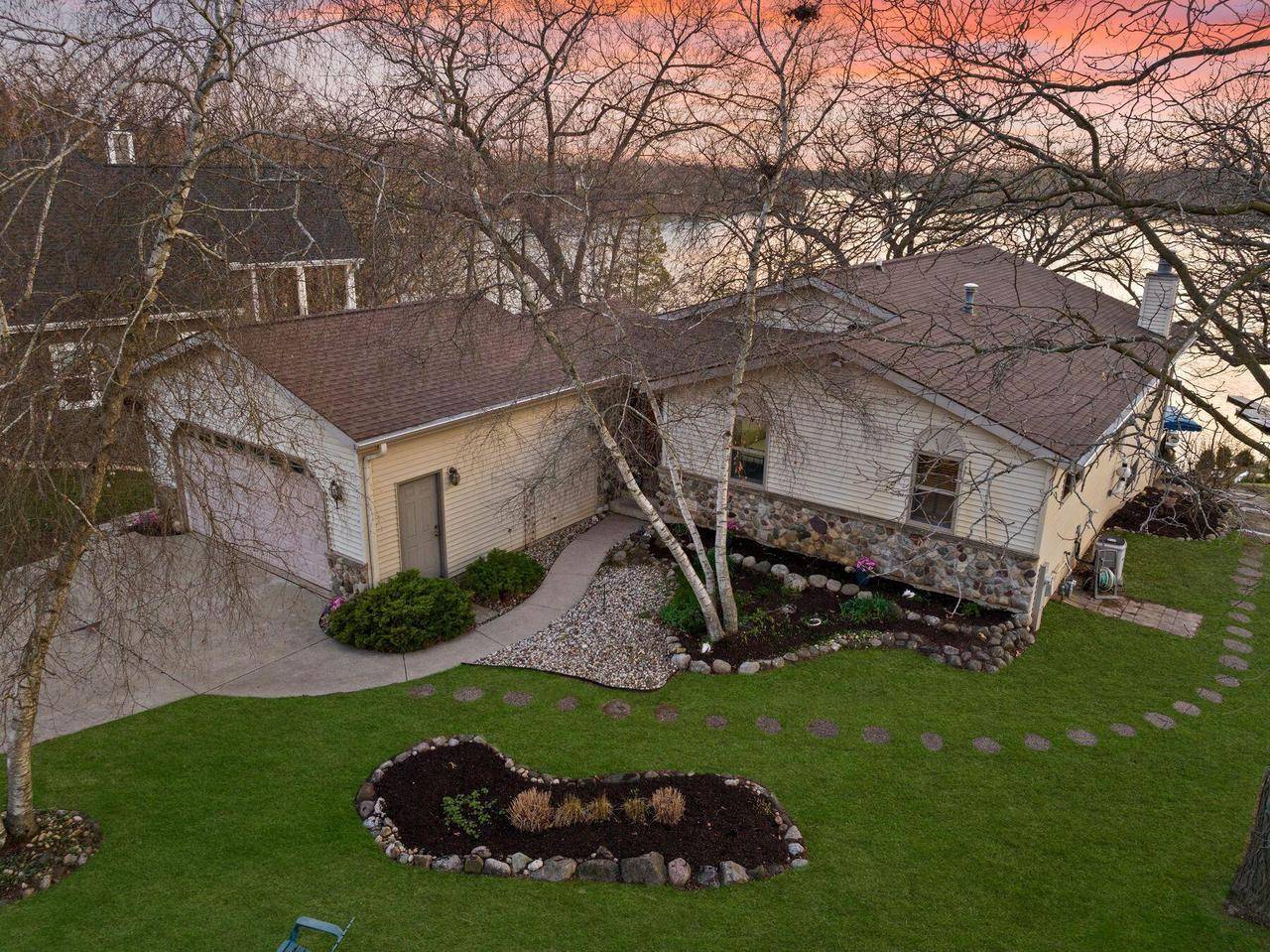 Summit, WI 53066,1721 N Waterville ROAD