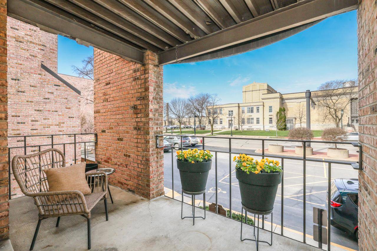 Shorewood, WI 53211,3942 N Oakland AVENUE #137