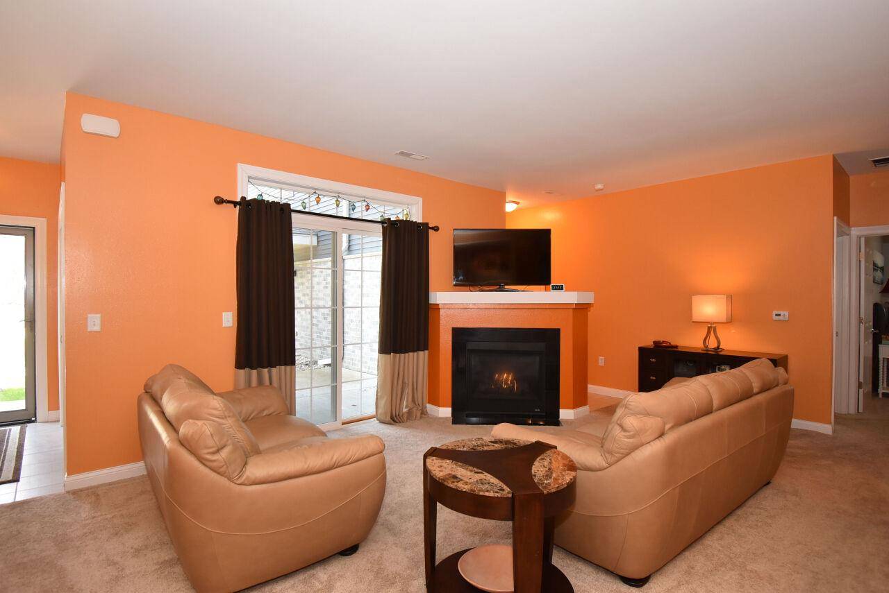 Oak Creek, WI 53154,410 W Aspen DRIVE #9