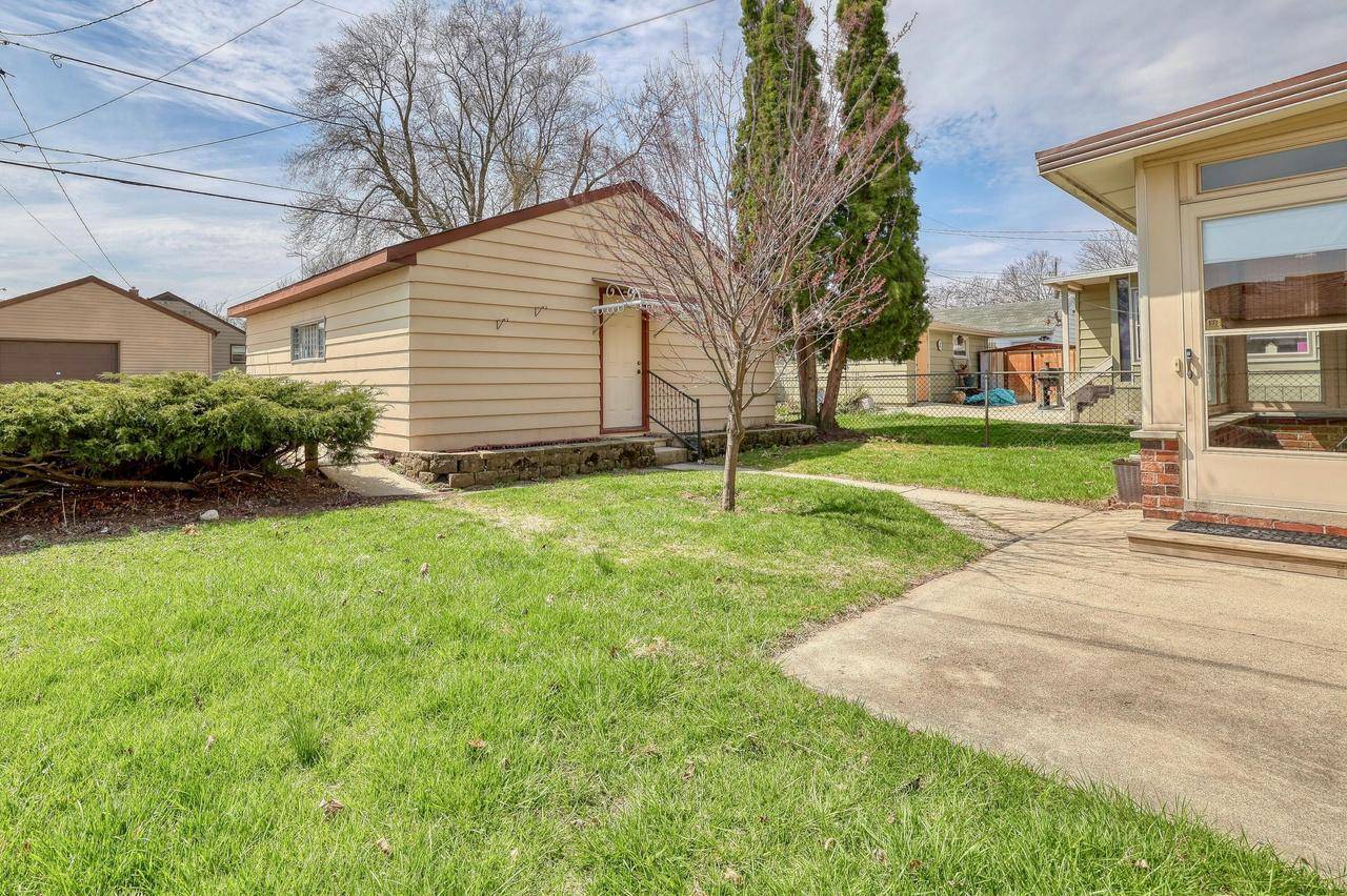 Saint Francis, WI 53235,2833 E Van Norman AVENUE