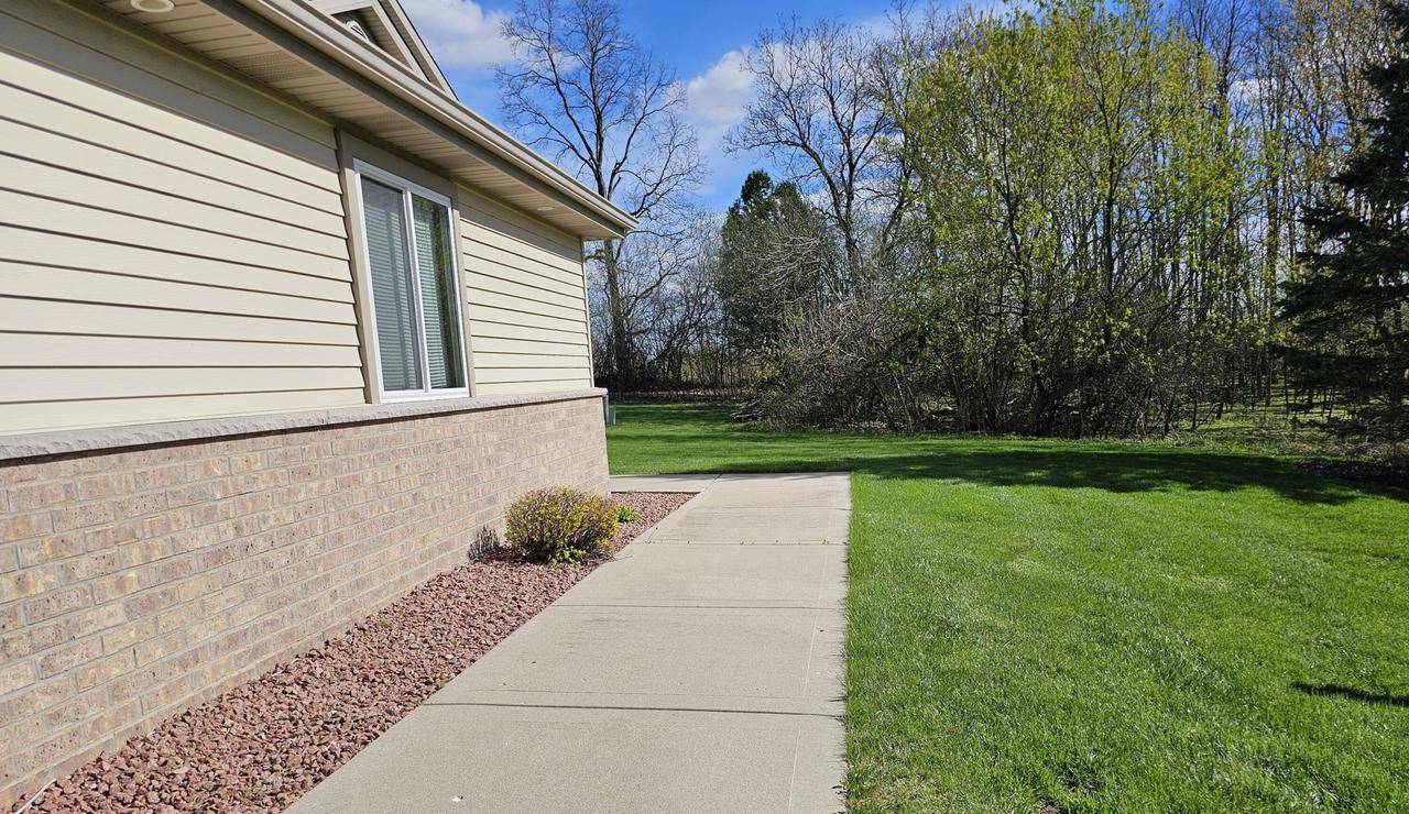 Hartford, WI 53027,850 Evergreen DRIVE #8