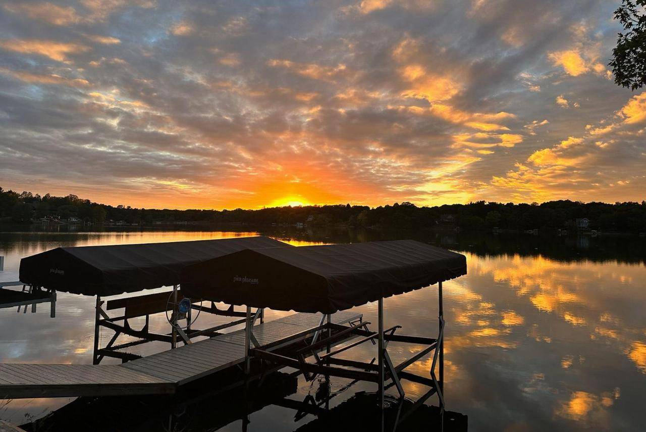 Mukwonago, WI 53149,W299S10735 PICKERING DRIVE