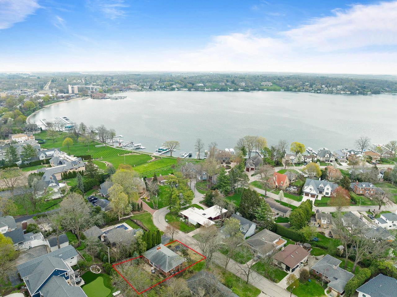 Lake Geneva, WI 53147,1553 Orchard LANE