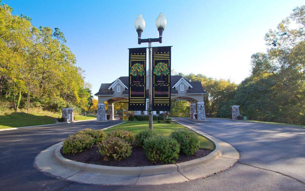 Lake Geneva, WI 53147,1545 Geneva National AVENUE N #16-04