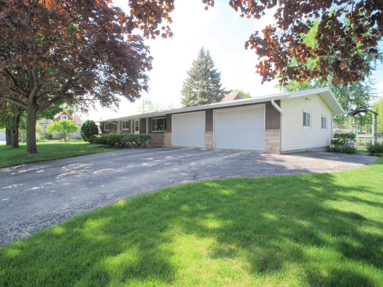 Watertown, WI 53098,138 W Leonard STREET