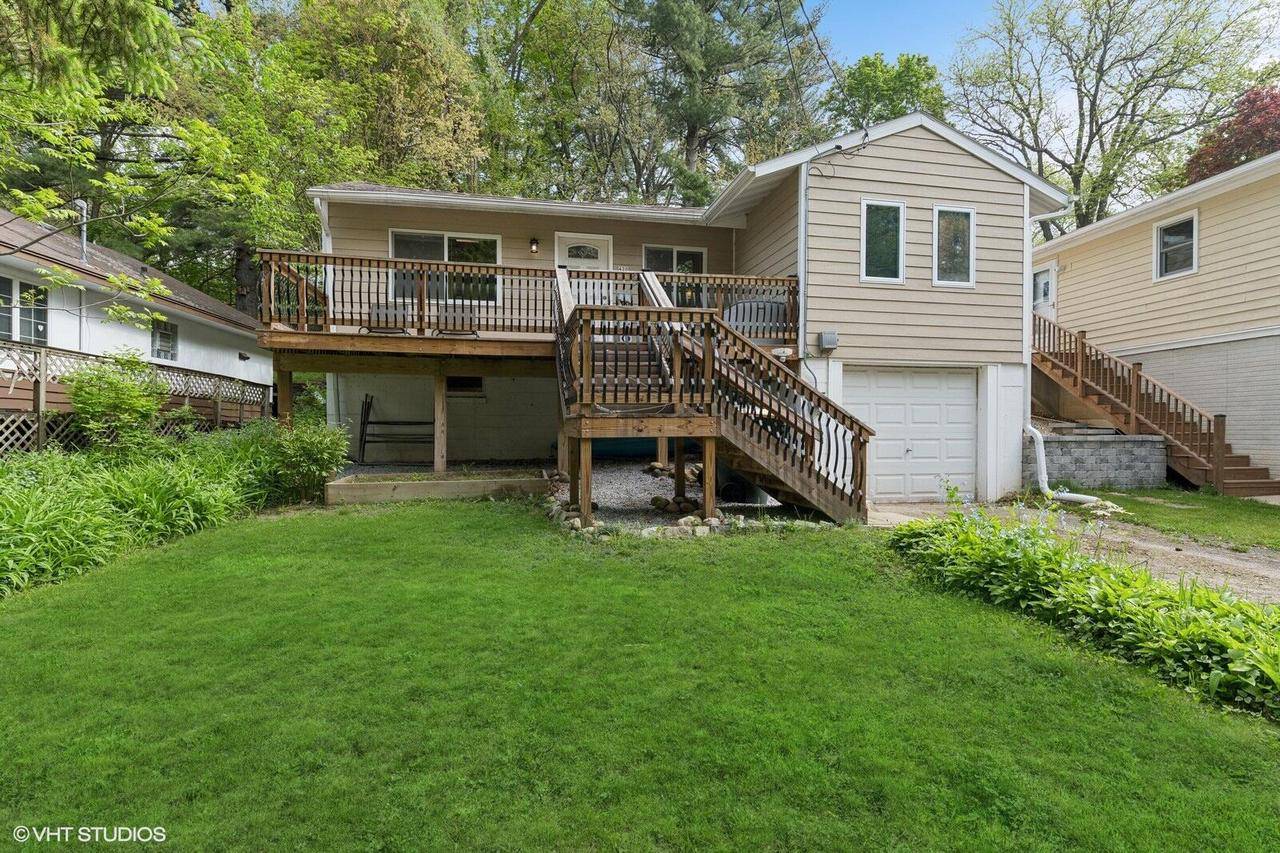 Twin Lakes, WI 53181,420 Valley ROAD