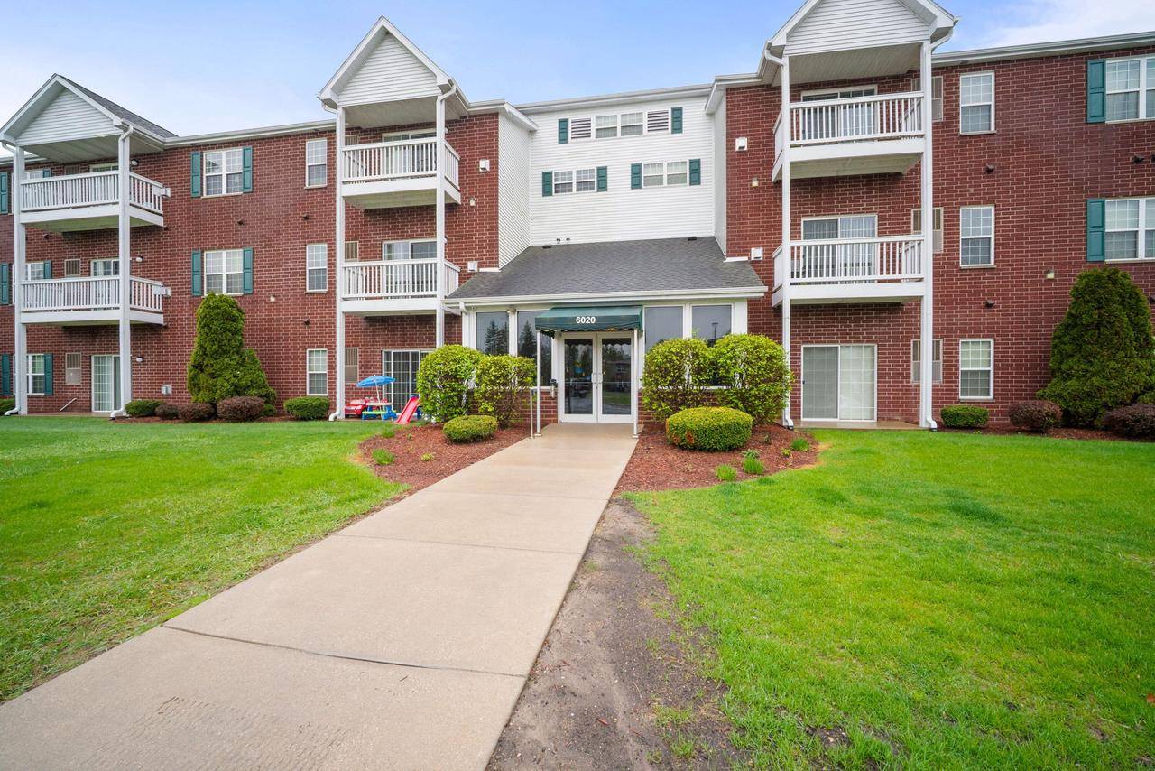 Cudahy, WI 53110,6020 S Buckhorn AVENUE #204