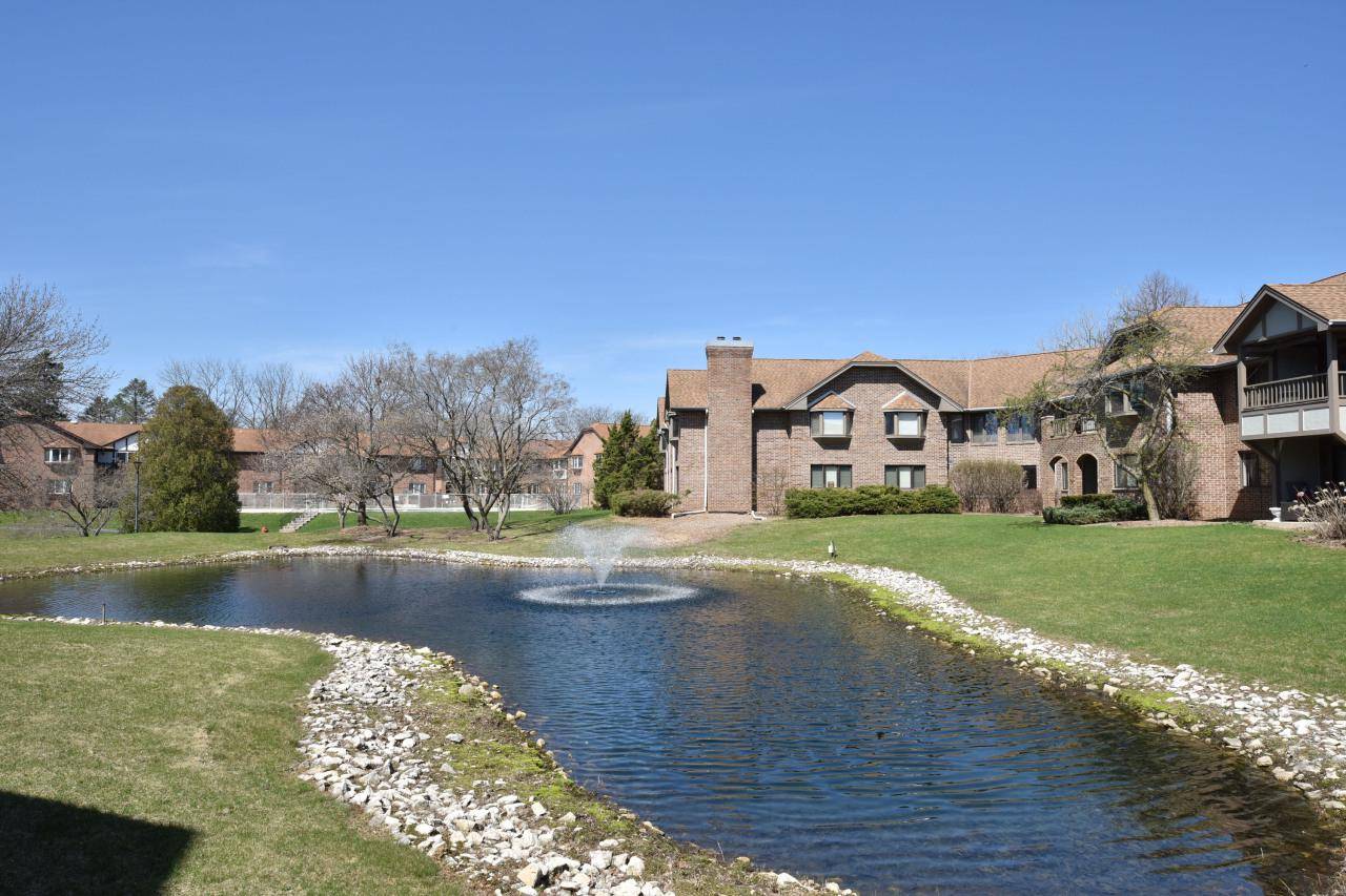 Glendale, WI 53209,6575 N Green Bay AVENUE #211