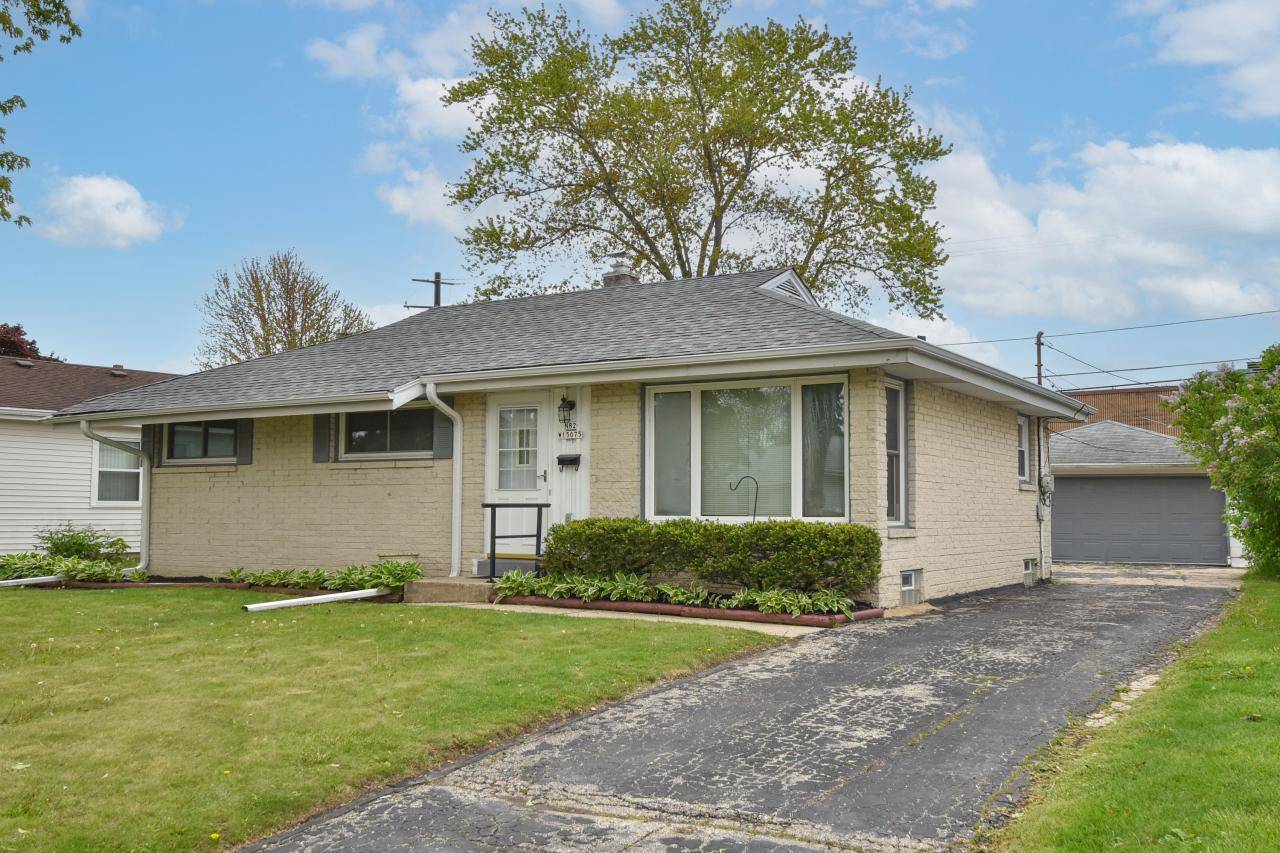 Menomonee Falls, WI 53051,N82W15075 Manhattan DRIVE
