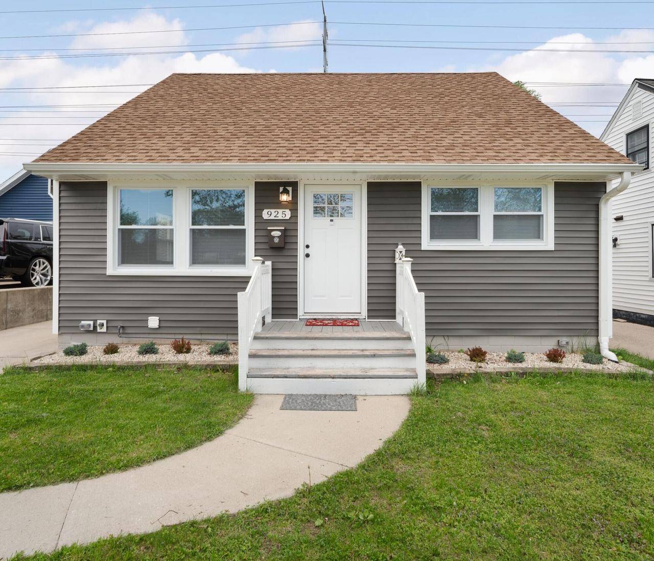 West Allis, WI 53214,925 S 98th STREET