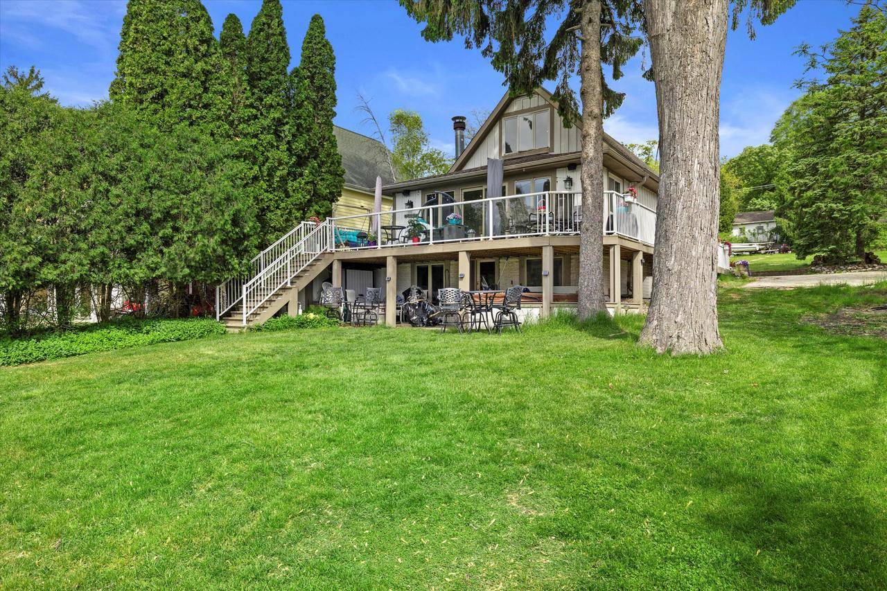 Pewaukee, WI 53072,N26W30255 Maple AVENUE