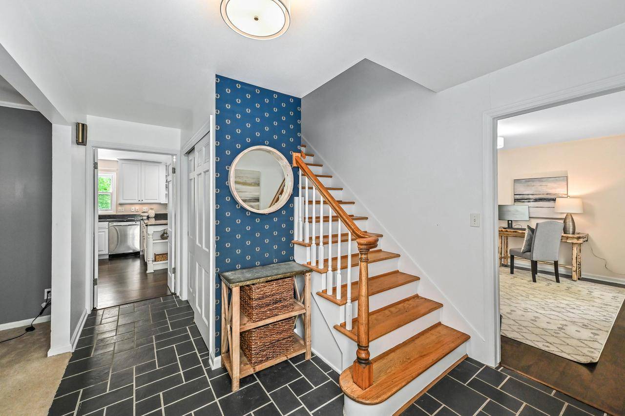 Mequon, WI 53092,3627 W Chantilly COURT