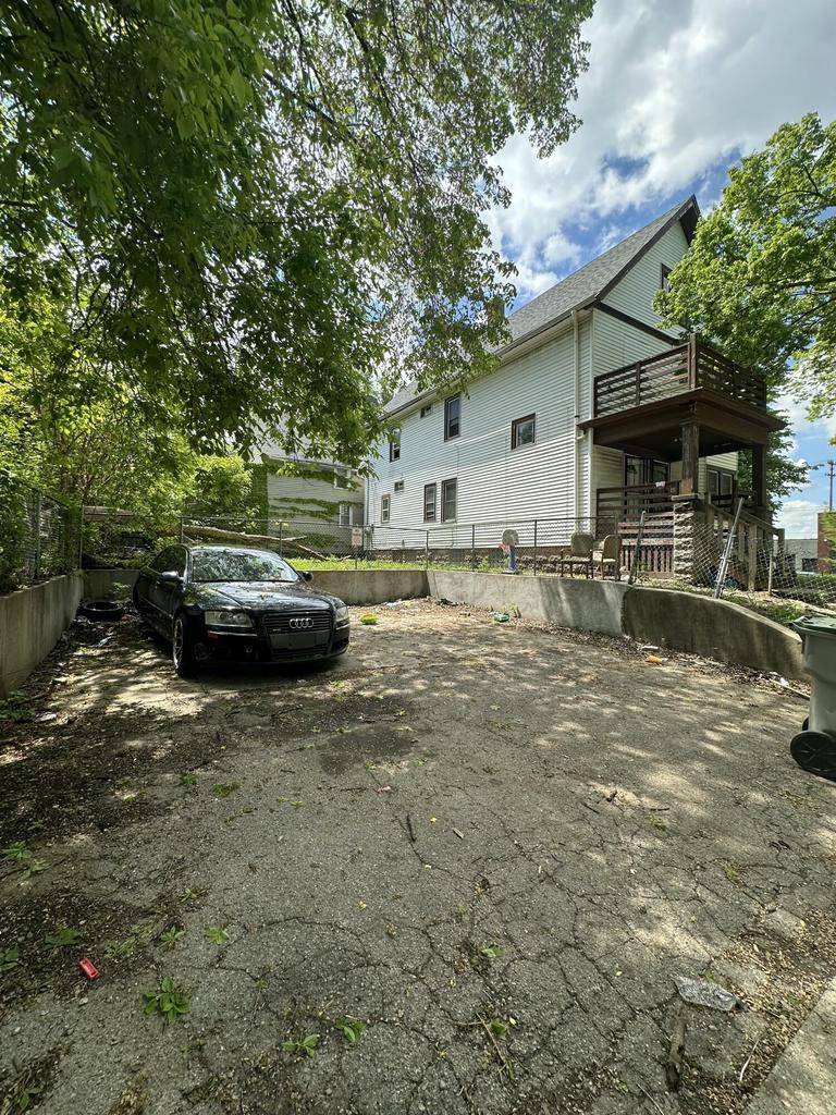 Milwaukee, WI 53210,2931 W Chambers STREET #2933