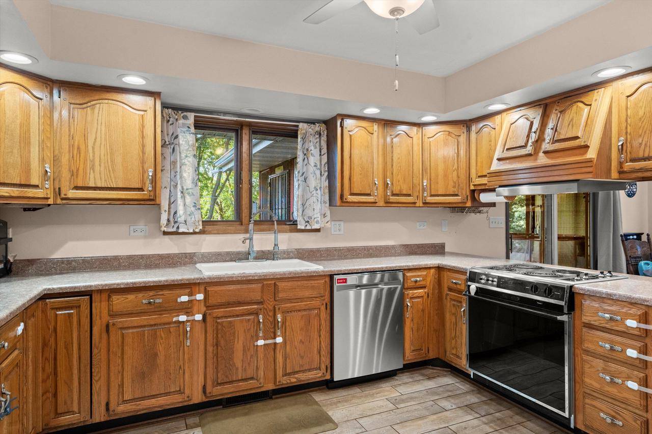 Twin Lakes, WI 53181,1802 Pheasant AVENUE