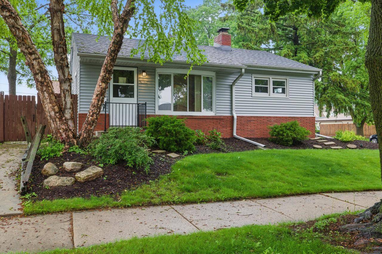 West Allis, WI 53227,2507 S 94th STREET